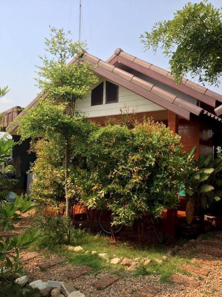 Jim Guesthouse Kanchanaburi Eksteriør billede